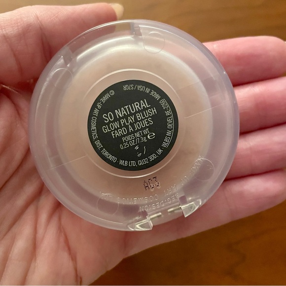 MAC Cosmetics GLOW PLAY CUSHIONY BLUSH in So Natural - Picture 11 of 14